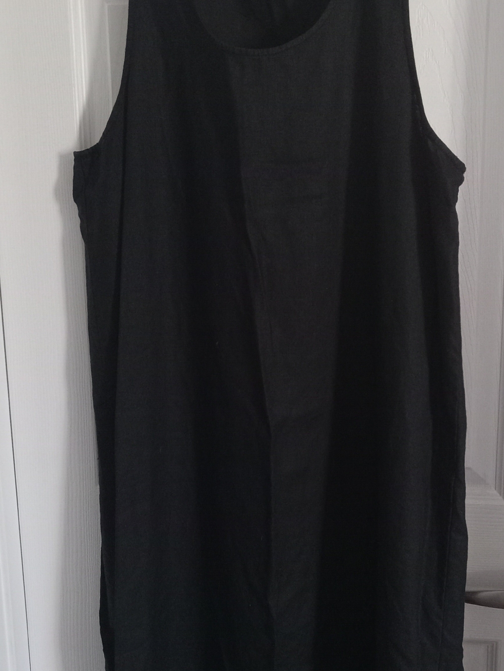 Women’s Black Sleeveless Shift Dress - Classic Minimalist